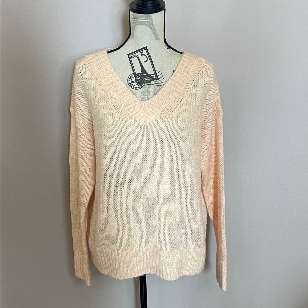 En Thread Soft Peach V-Neck Sweater 💛